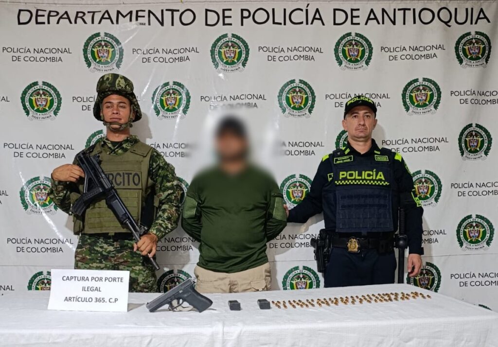 En Cocorná capturaron a un hombre con una pistola y 75 cartuchos; al parecer sería integrante de un grupo criminal