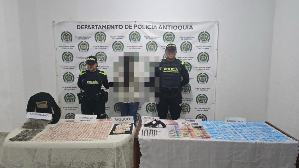 Golpe al microtráfico en Abejorral: capturan a mujer con drogas, arma de fuego y dinero en efectivo