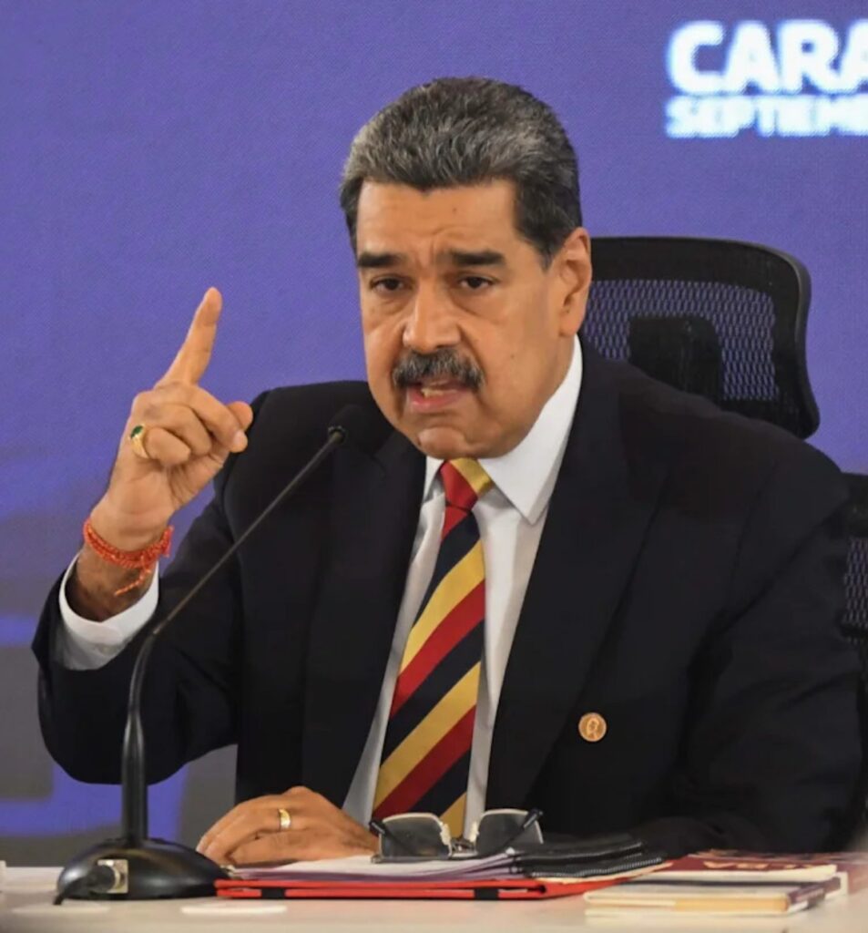 Maduro arremetió contra Trump por advertir acerca de espacio aéreo de Venezuela