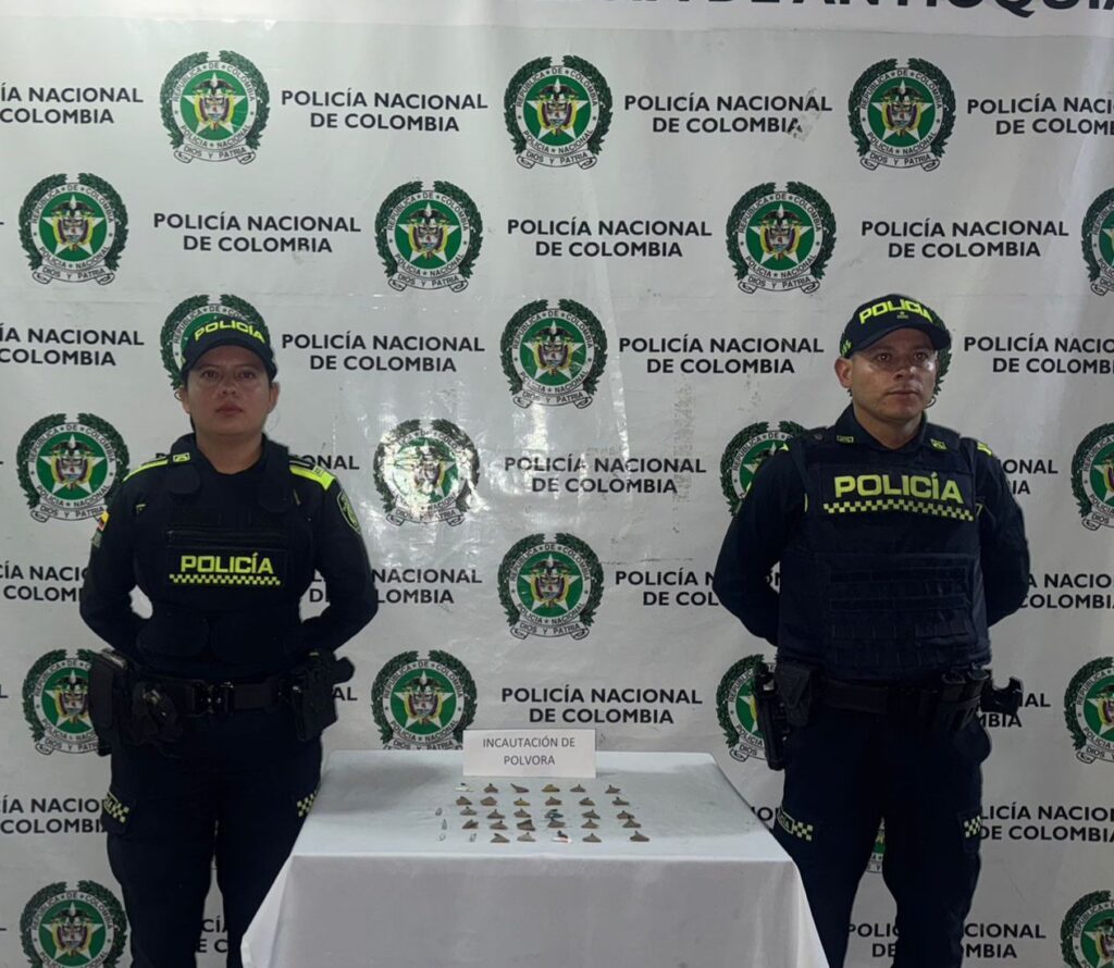 ¿Muy poquita? Policía incautó 33 unidades de pólvora en La Ceja